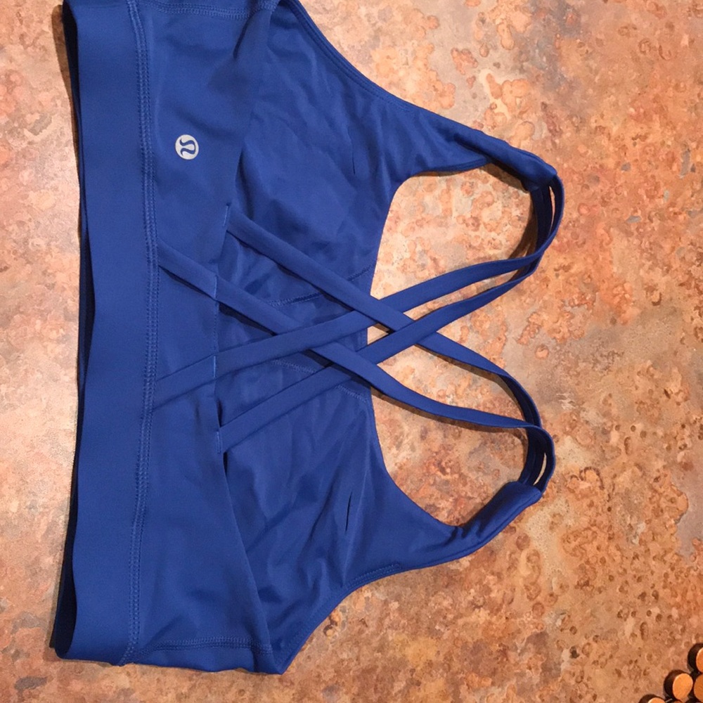 Lululemon sports bra size 6